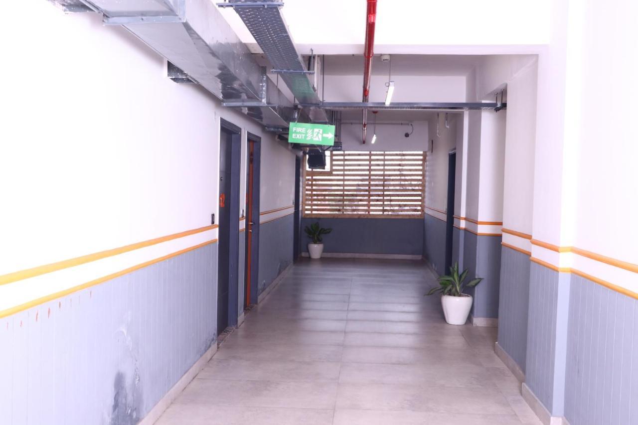 Virohaa Garden Hotel Ghaziabad Buitenkant foto