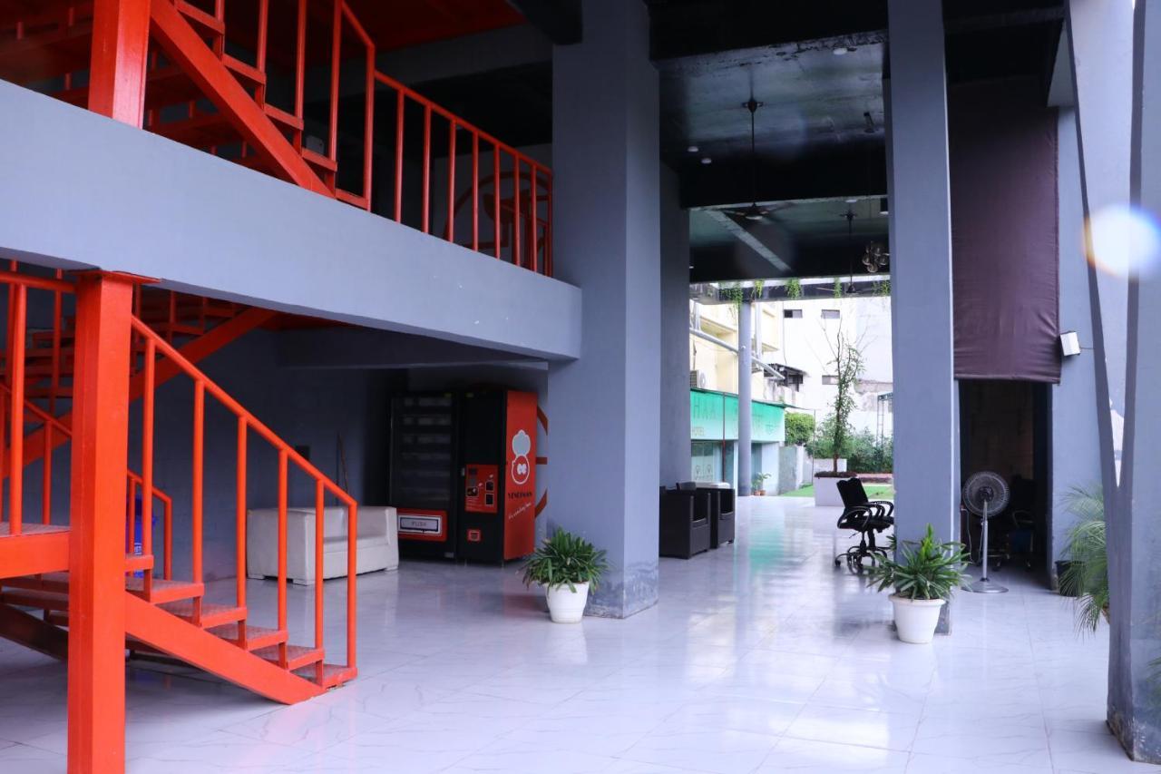 Virohaa Garden Hotel Ghaziabad Buitenkant foto