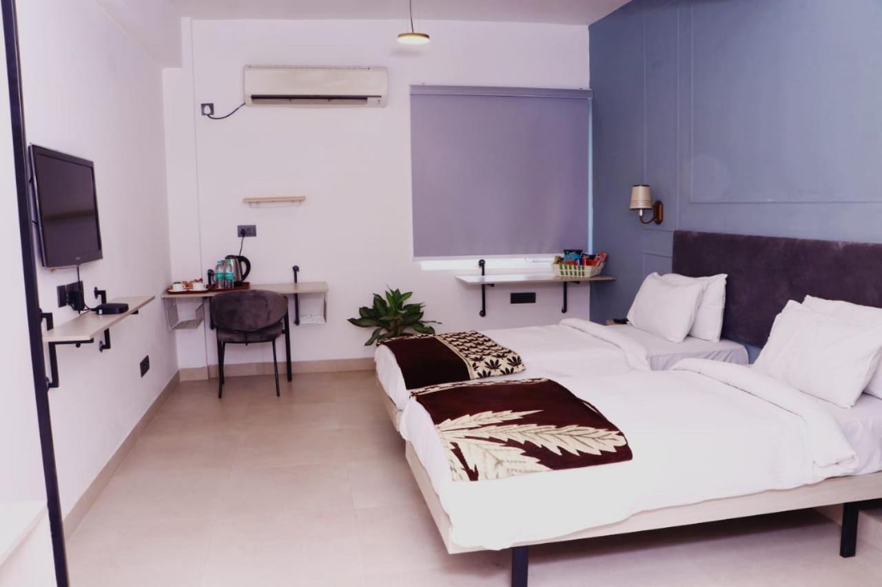 Virohaa Garden Hotel Ghaziabad Buitenkant foto