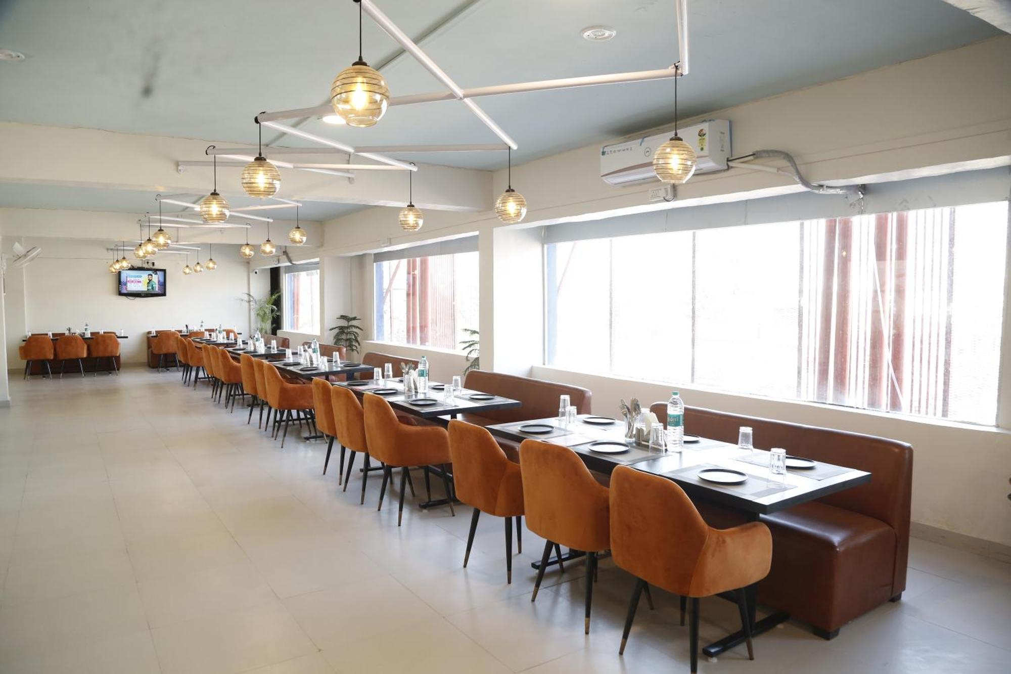 Virohaa Garden Hotel Ghaziabad Buitenkant foto