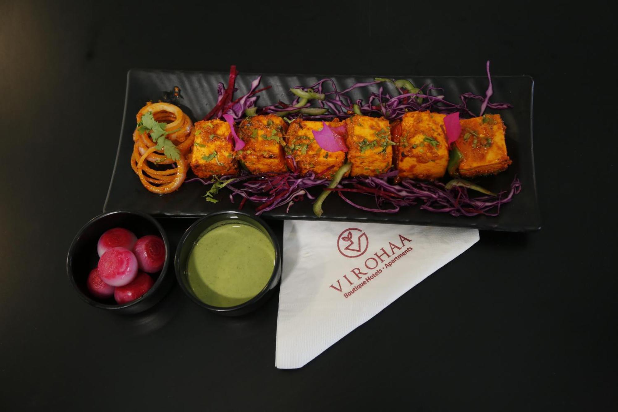 Virohaa Garden Hotel Ghaziabad Buitenkant foto