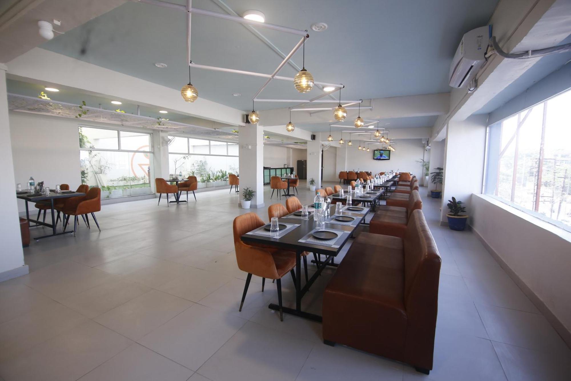 Virohaa Garden Hotel Ghaziabad Buitenkant foto