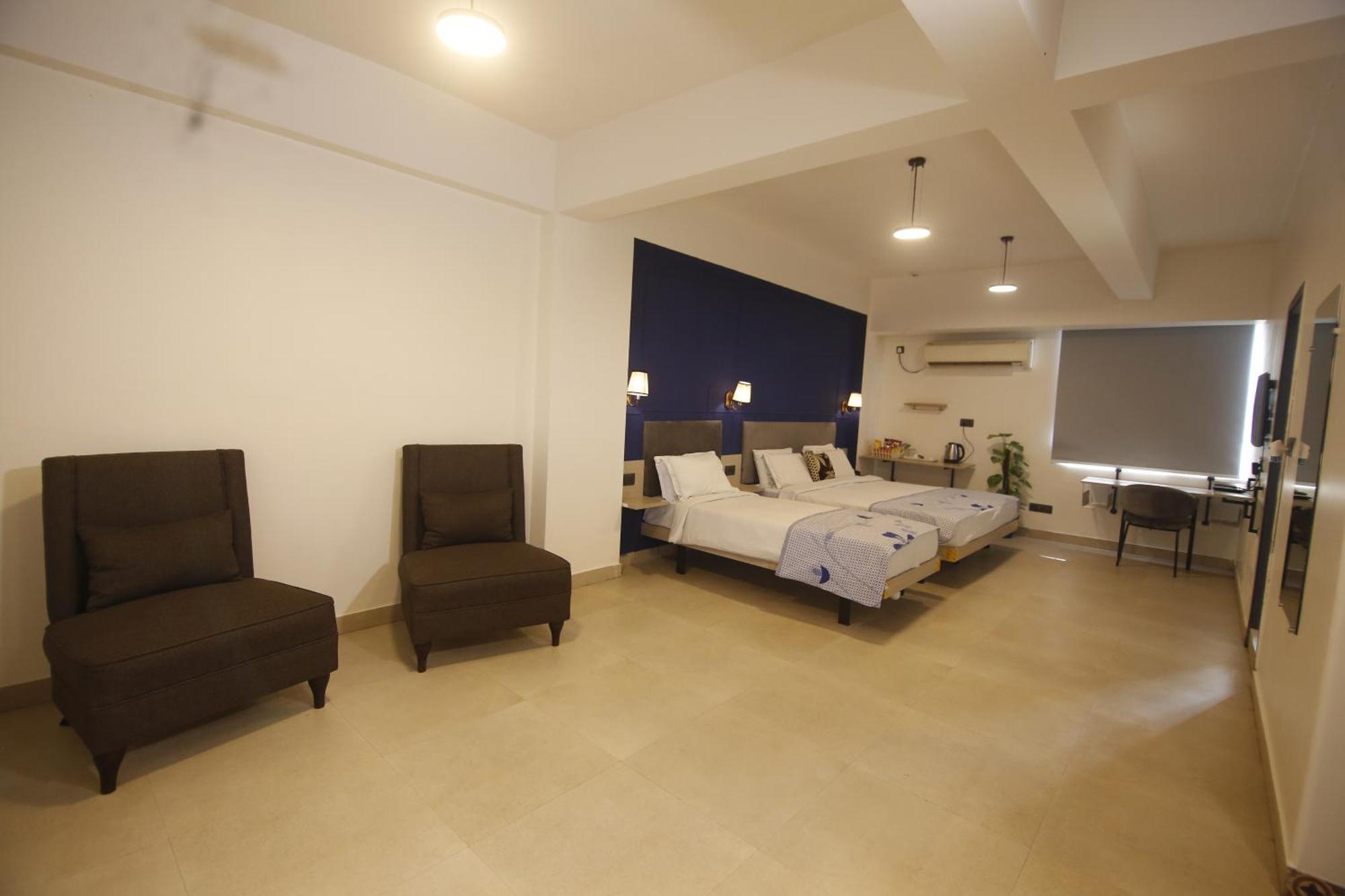 Virohaa Garden Hotel Ghaziabad Buitenkant foto
