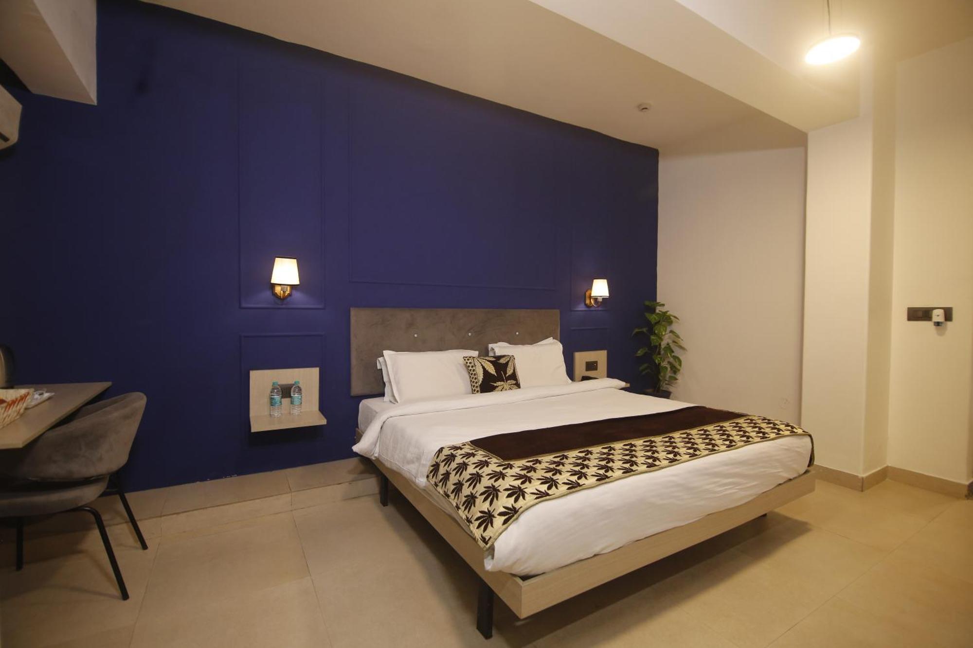 Virohaa Garden Hotel Ghaziabad Buitenkant foto