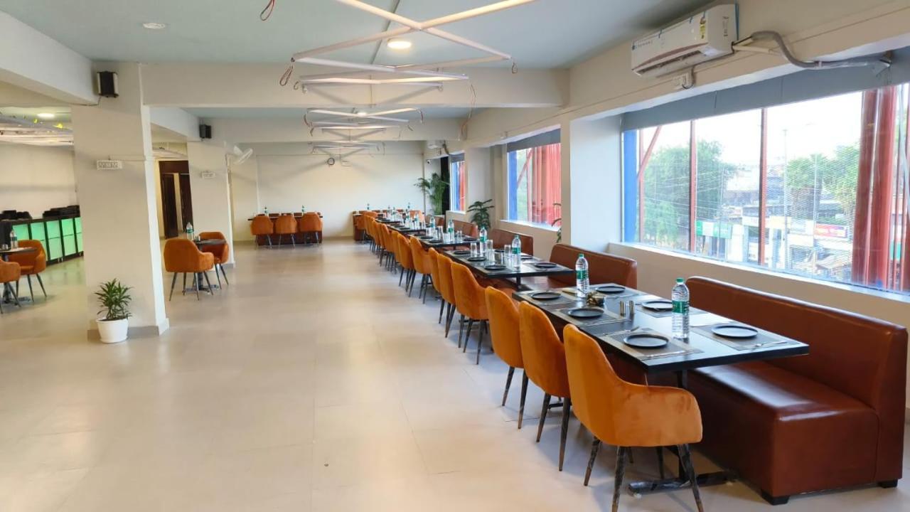 Virohaa Garden Hotel Ghaziabad Buitenkant foto